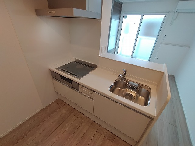 神戸市長田区川西通４丁目のアパートのキッチン|システムキッチン（IH3口）