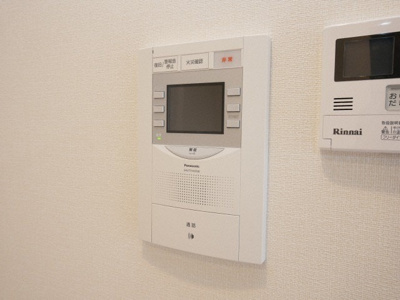 【セキュリティ】 | プレサンス新大阪ジェイズ | モニター付きインターフォンです