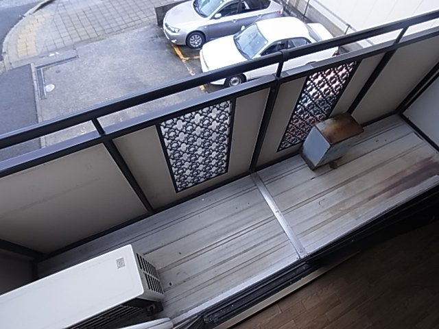 神戸市須磨区北町３丁目のアパートのバルコニー