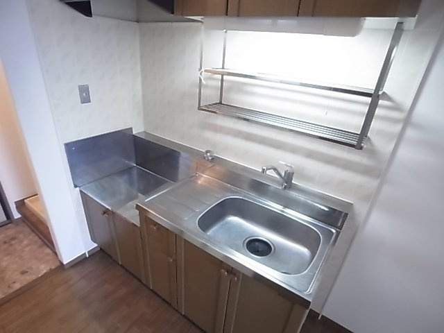 神戸市須磨区北町３丁目のアパートのキッチン