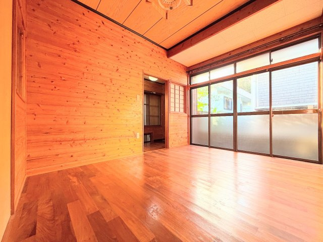 【洋室】 | ◇◆奄美大島　別荘邸宅◆◇ | ◆柔らかい陽光が差し込む明るいお部屋を演出する設計。彩光の取れる窓が気持ちの良いお部屋を創り上げます。