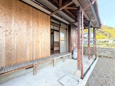 【庭】 | ◆奄美大島　別荘邸宅◆ | ◆気持ちのいい空が見渡せる広い縁側。爽やかな風を感じて、心躍る素敵な暮らしがはじまります。通風・採光にも優れ、心地よい光と風があふれています♪