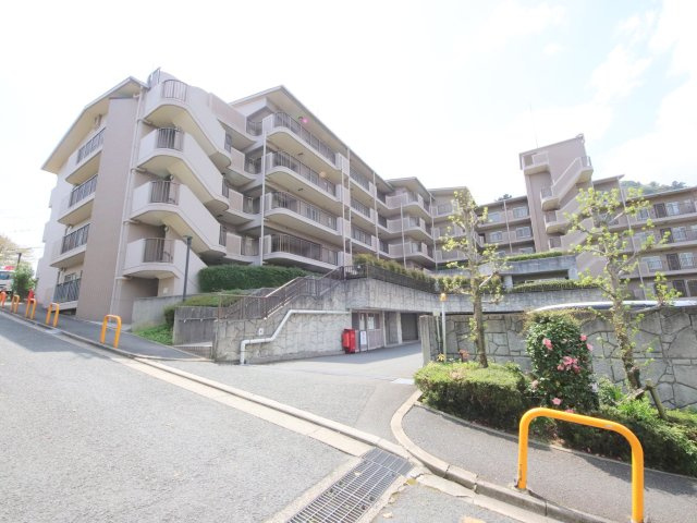 グランドビスタ生駒の外観