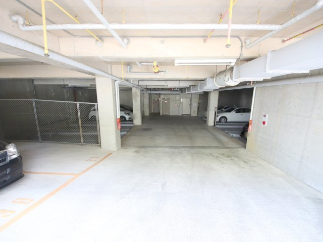グランドビスタ生駒の駐車場