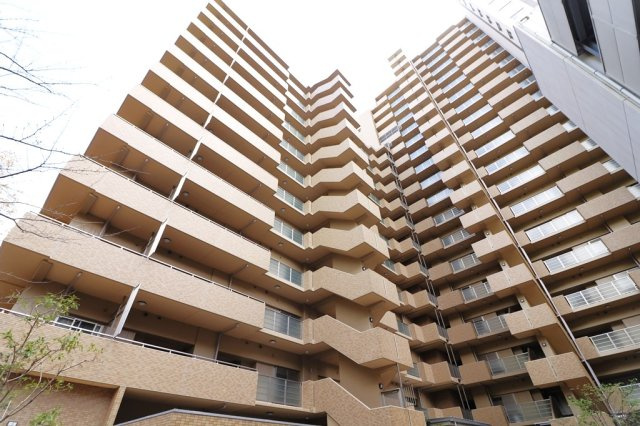 ラ・ビスタ宝塚レフィナス2番館の外観|阪急「宝塚」駅バス16分「すみれが丘北公園前」停歩1分×2024年10月室内リフォーム済で綺麗なお部屋に生まれ変わりました！即日ご案内可能です。皆様からのご連絡を心よりお待ちしております。