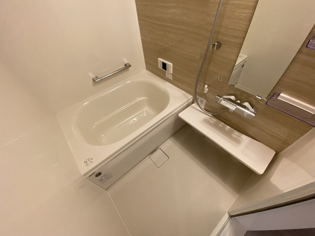 神戸市兵庫区芦原通４丁目のアパートの浴室|追い焚き機能付き