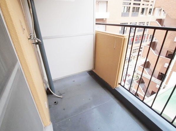 旭ビルのバルコニー