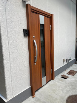 長柄西1丁目貸家の玄関|ゆったりとした玄関です