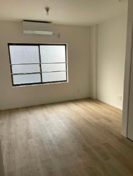 長柄西1丁目貸家の内装|明るい室内です