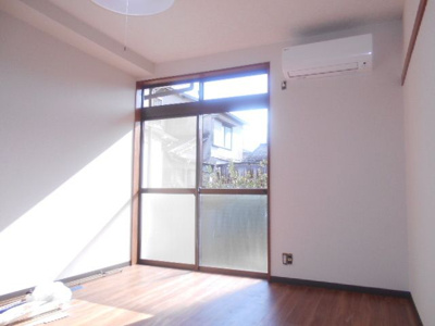 【居間・リビング】 | ハイツサンマリーナ | リビングです