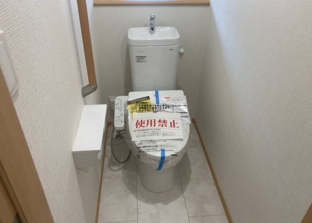 【トイレ】 | トイレは大きさや形、機能、抗菌性などが異なる多種多彩なタイプが各メーカーから出ています。それぞれに良さがあるため、事前にどういったタイプのトイレがいいのかをご家庭内で決めて、内見に行くといいでしょう。