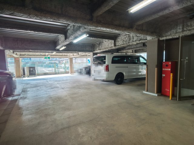 エスポワール交野の駐車場