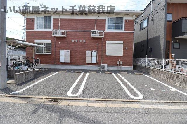 リバーサイドＢの駐車場|カースペースがあります