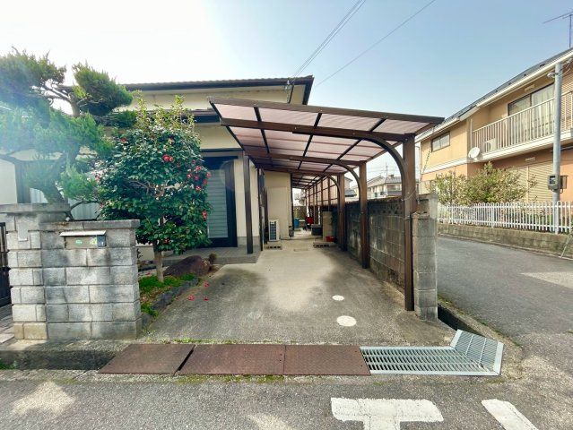 守山市石田町　中古戸建ての駐車場