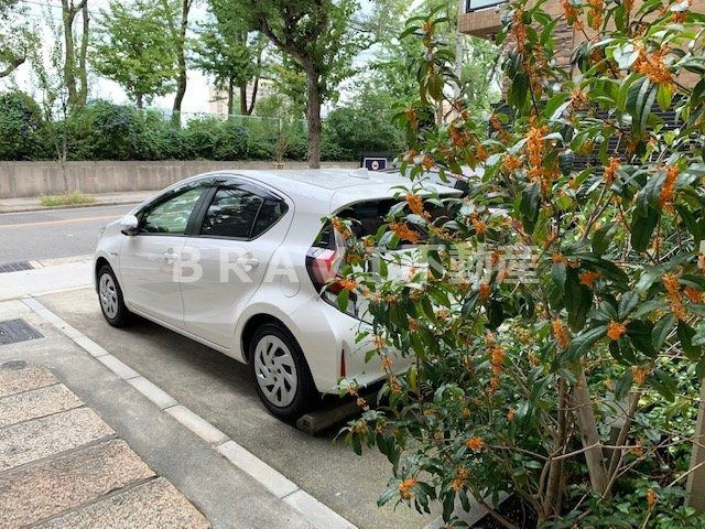 BROU上町台（ブラウウエマチダイ）　BRAVI不動産の駐車場|【BROU上町台】外からの目が気にならないバルコニーで洗濯物が干せます