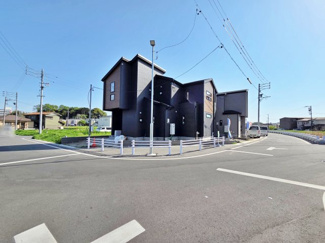 【前面道路含む現地写真】