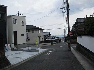 【前面道路含む現地写真】 | 広島市佐伯区薬師が丘２丁目　新築一戸建て(全2棟)