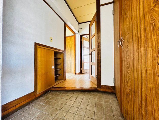 新多聞第3住宅211号棟の玄関