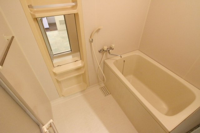 ベルシャンテ美山台の浴室