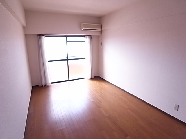 エストレーラ五色山の洋室