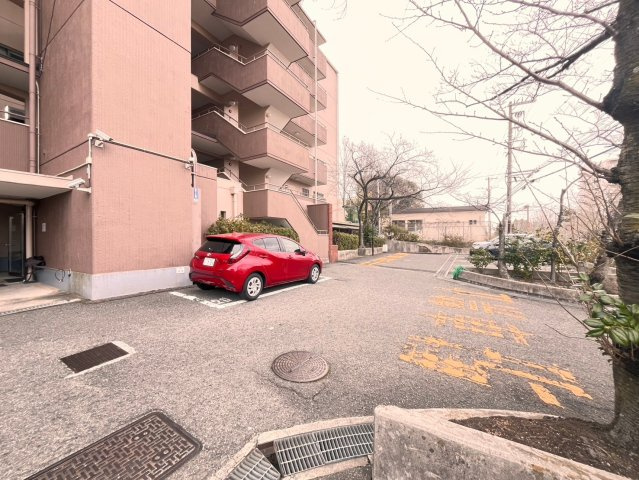 ネオハイツ垂水の駐車場