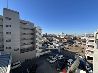 【展望】 | 眼前に広がる空の雄大さと、このお部屋の自慢の一つである「眺望」をご覧ください。毎日、この景色を独り占めできる新生活に夢が広がります。～即日のご見学可能～　お問合せはお気軽にどうぞ。