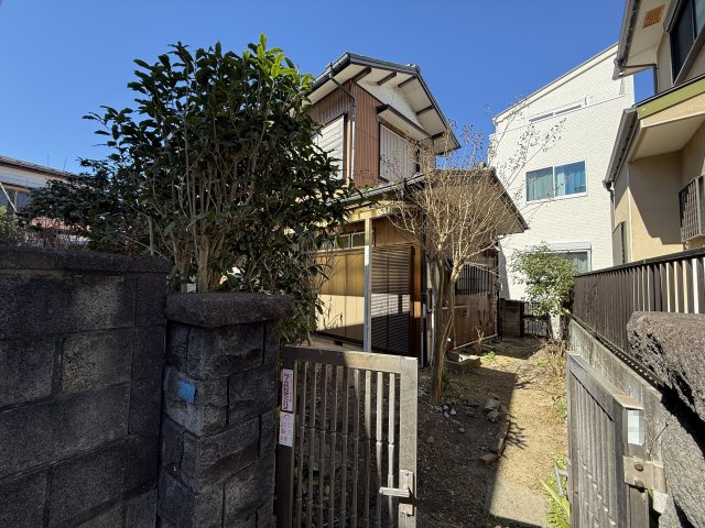 最寄駅まで平坦な道のり　建築条件なしの外観|陽当良好