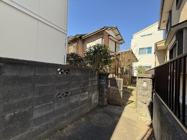 最寄駅まで平坦な道のり　建築条件なしの外観|外観