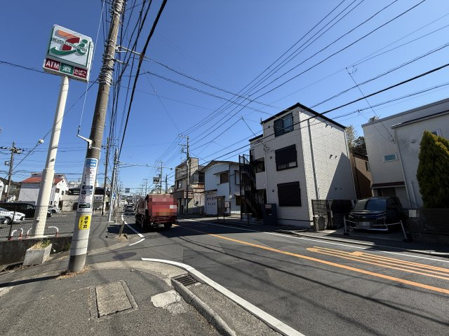 最寄駅まで平坦な道のり　建築条件なしの周辺|コンビニエンスストア
