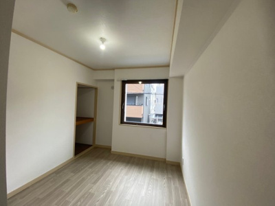 【洋室】 | 御陵前ハイツ | 落ち着いた色調の洋室です