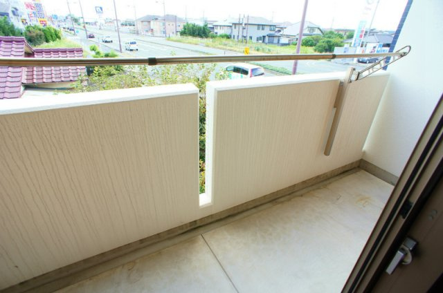 久留米市津福今町の賃貸マンションのバルコニー|暖かな日差しのふりそそぐバルコニー