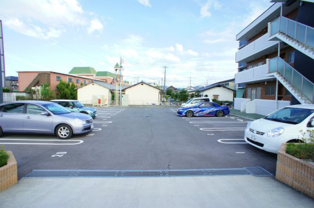 久留米市津福今町の賃貸マンションの駐車場|駐車スペースもあります