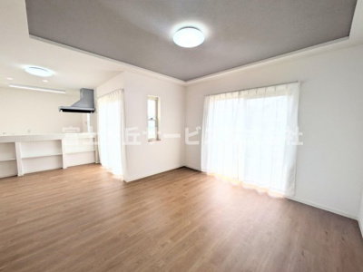 【居間・リビング】 | 浜松市中央区遠州浜3丁目 中古戸建て | リビングダイニングです