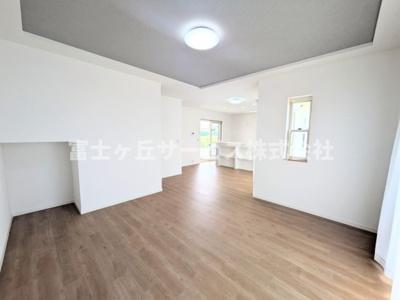 【居間・リビング】 | 浜松市中央区遠州浜3丁目 中古戸建て | リビングです