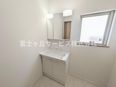 【独立洗面台】 | 浜松市中央区遠州浜3丁目 中古戸建て | 独立洗面台です