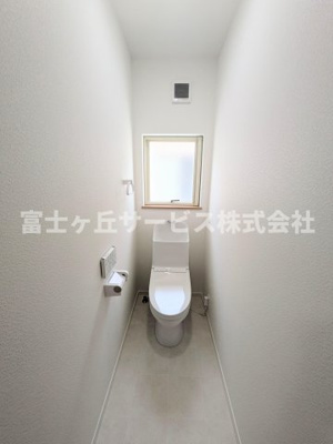【トイレ】 | 浜松市中央区遠州浜3丁目 中古戸建て | ２Fのトイレです