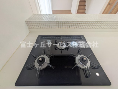 【その他】 | 浜松市中央区遠州浜3丁目 中古戸建て | 3口コンロがあります