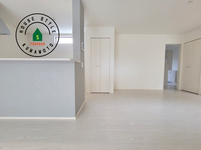 合志市御代志第12-1棟（8号棟）　の居間・リビング|キッチンからリビングをしっかり確認できます。家族の笑顔があふれる空間になりそうですね。