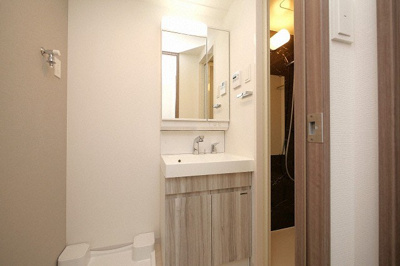 【独立洗面台】 | S-RESIDENCEドーム前千代崎 | 独立洗面台で身支度をすべて済ませてしまいましょう