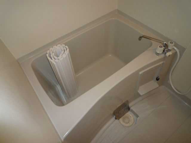 倉敷市大島のアパートの浴室