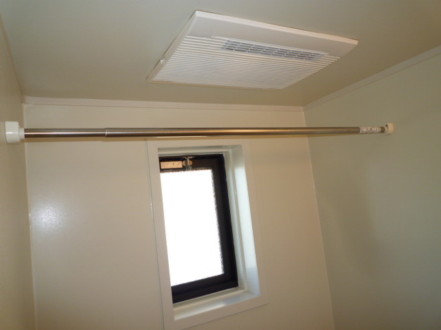 倉敷市大島のアパートの浴室|浴室乾燥機