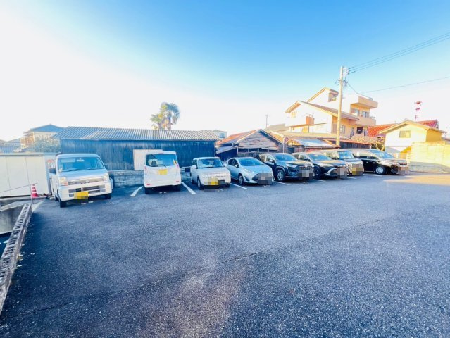 戸崎元町　LaLa B棟の駐車場