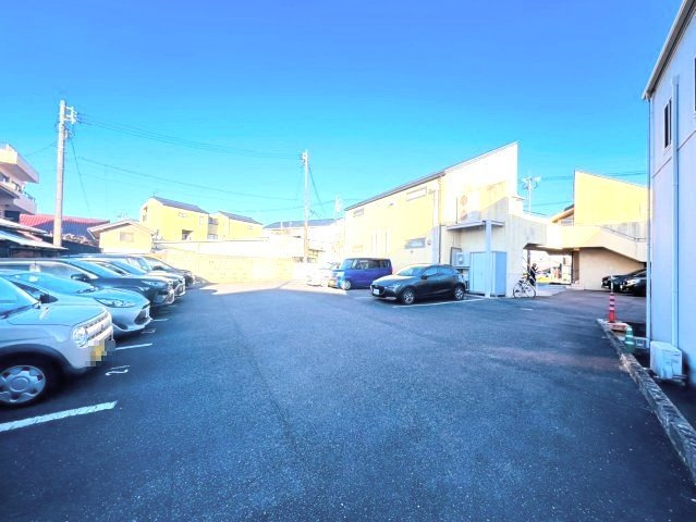 戸崎元町　LaLa B棟の駐車場