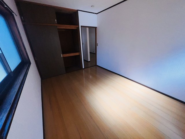 中島ハイツの洋室