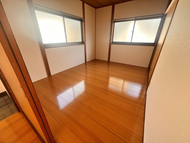 中島ハイツの洋室