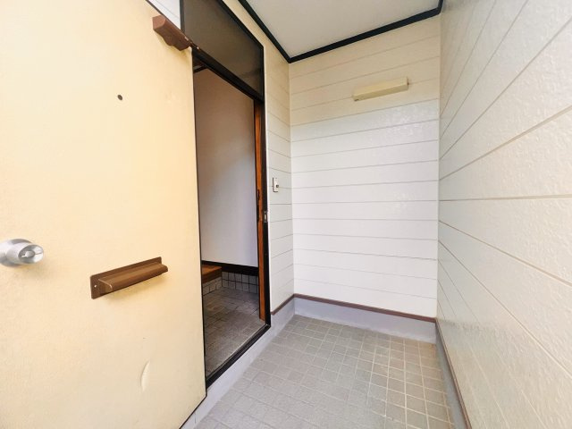 中島ハイツの玄関