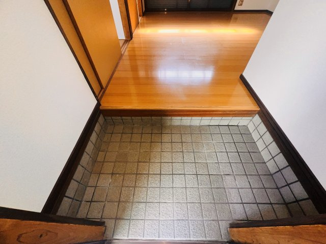 中島ハイツの玄関