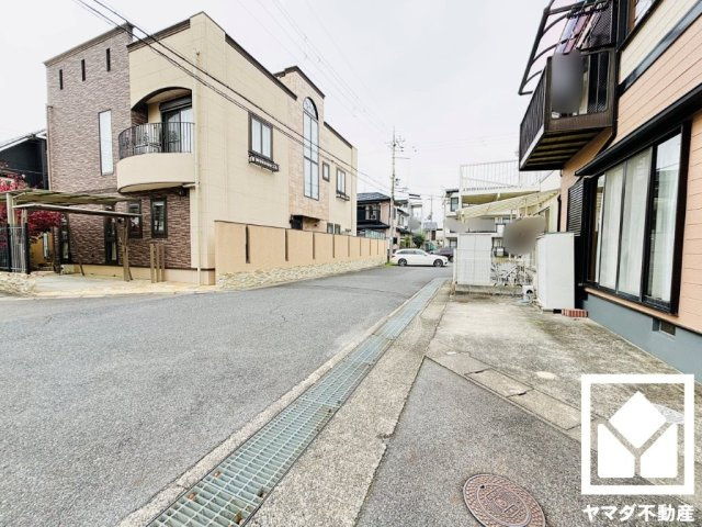 大津市大萱７丁目の前面道路含む現地写真