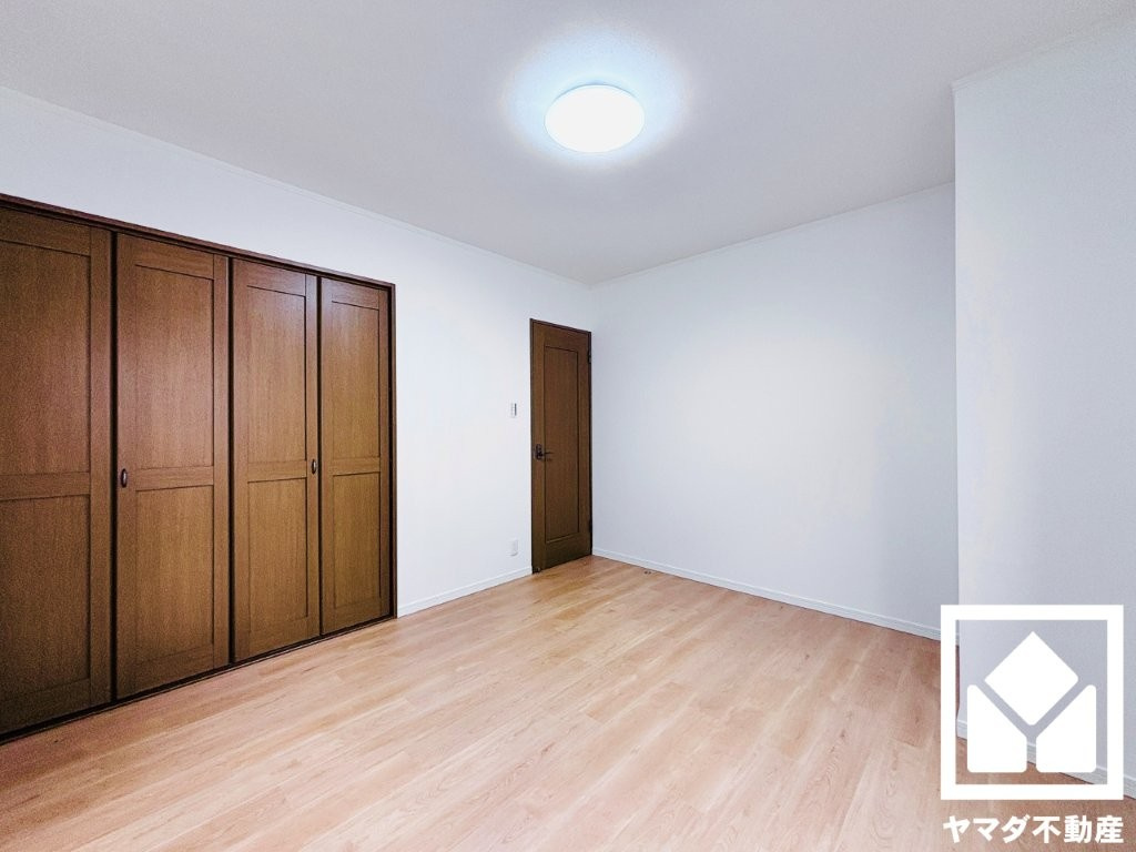 大津市大萱７丁目の洋室