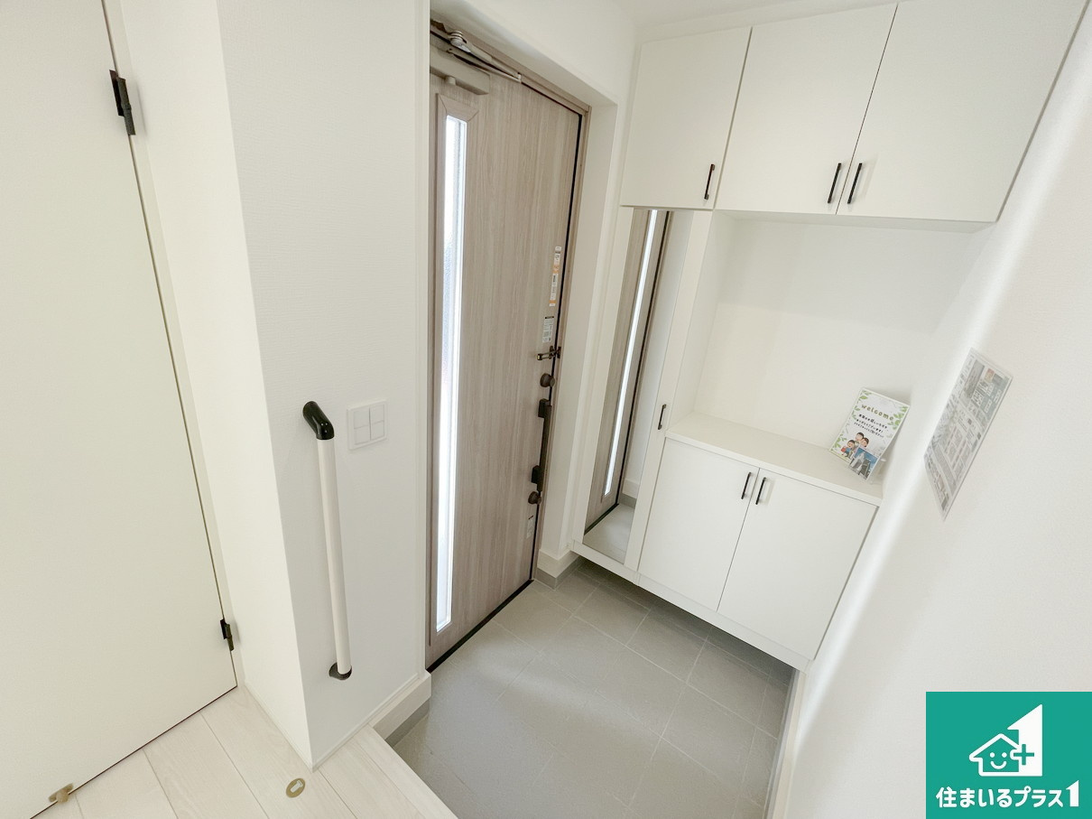 明石市朝霧台　第24-1期　新築一戸建ての玄関|シューズボックスにはたくさんの靴が収納できるので玄関周りはいつもスッキリ！ご家族が増えても安心！